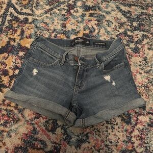 Hollister low rise midi shorts, blue denim, size one/w25
